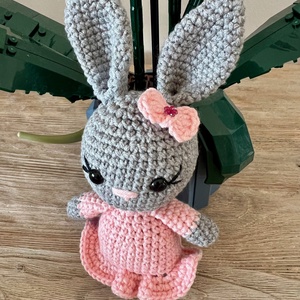 Iepurașă croșetată - amigurumi - jucării și echipamente pentru copii - plușuri - păpușă croșetată, păpușă de pluș - Artynos.ro