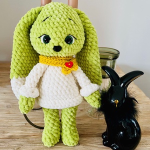 Iepurașul Beno - amigurumi - jucării și echipamente pentru copii - plușuri - păpușă croșetată, păpușă de pluș - Artynos.ro
