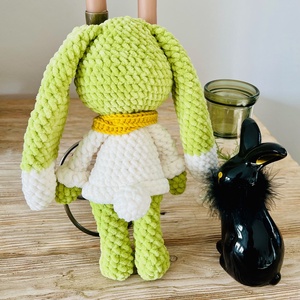 Iepurașul Beno - amigurumi - jucării și echipamente pentru copii - plușuri - păpușă croșetată, păpușă de pluș - Artynos.ro