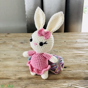 Iepurașă croșetată alb-roz - amigurumi - jucării și echipamente pentru copii - plușuri - păpușă croșetată, păpușă de pluș - Artynos.ro
