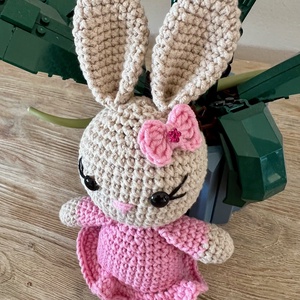 Iepuraș roz-bej - amigurumi - jucării și echipamente pentru copii - plușuri - păpușă croșetată, păpușă de pluș - Artynos.ro