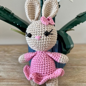 Iepuraș roz-bej - amigurumi - jucării și echipamente pentru copii - plușuri - păpușă croșetată, păpușă de pluș - Artynos.ro