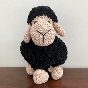  Crosetat bari negru - amigurumi - Artynos.ro