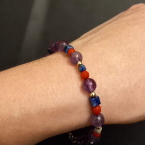 Bratara handmade cu pietre semipretioase si argint, Bijuterii, Brățări, Brățară cu mărgele, , Bratara handmade cu ametist, lapis lazuli, coral fatetat, bilute si accesorii argint
Dimensiune 18...., ARTYNOS
