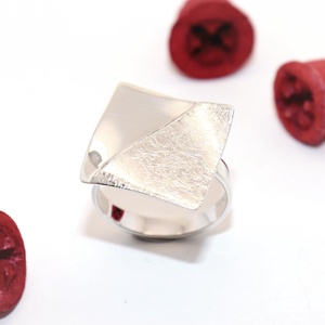 Inel de damă din argint, pătrat încrucișat, mărimea 58, reglabil (EGY.161) - bijuterii - inele - inele statement - Artynos.ro