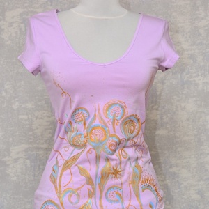 Tricou lila, pictat manual, unicat, Îmbrăcăminte și modă, Haine damă, Tricou și top de damă, Pictură, ARTYNOS
