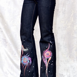  Blugi evazați cu pictură florală, unicat - îmbrăcăminte și modă - haine damă - pantaloni damă - Artynos.ro