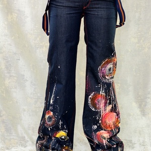 Blugi evazați, cu pictură abstractă, unicat - îmbrăcăminte și modă - haine damă - pantaloni damă - Artynos.ro