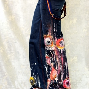 Blugi evazați, cu pictură abstractă, unicat - îmbrăcăminte și modă - haine damă - pantaloni damă - Artynos.ro