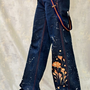 Blugi evazați cu pictură florală, unicat - îmbrăcăminte și modă - haine damă - pantaloni damă - Artynos.ro
