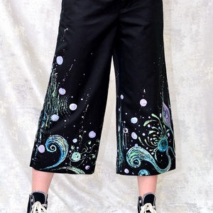 Pantaloni negri cu pictură florală, unicat - Artynos.ro