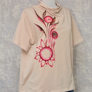 Tricou bej cu pictură florală, unicat - îmbrăcăminte și modă - haine damă - tricou și top de damă - Artynos.ro