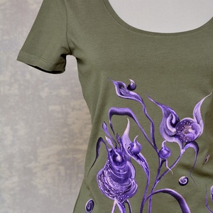 Tricou kaki cu pictură florală, unicat - îmbrăcăminte și modă - haine damă - tricou și top de damă - Artynos.ro