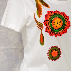 Tricou ivoire cu pictură florală, unicat - îmbrăcăminte și modă - haine damă - tricou și top de damă - Artynos.ro