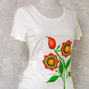 Tricou ivoire cu pictură florală, unicat - îmbrăcăminte și modă - haine damă - tricou și top de damă - Artynos.ro