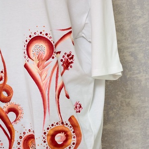 Tricou oversize cu pictură florală, unicat - îmbrăcăminte și modă - haine damă - tricou și top de damă - Artynos.ro