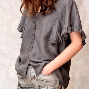 Camasa denim, gri, pictata, unicat - îmbrăcăminte și modă - haine damă - tricou și top de damă - Artynos.ro