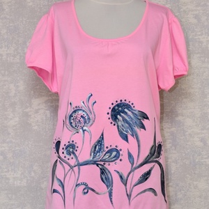 Tricou roz cu pictură florală, unicat - Artynos.ro