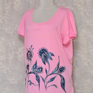Tricou roz cu pictură florală, unicat - îmbrăcăminte și modă - haine damă - tricou și top de damă - Artynos.ro