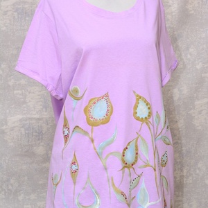 Tricou lila cu pictură florală, unicat - îmbrăcăminte și modă - haine damă - tricou și top de damă - Artynos.ro