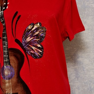 Tricou roșu pictat, unicat - îmbrăcăminte și modă - haine damă - tricou și top de damă - Artynos.ro