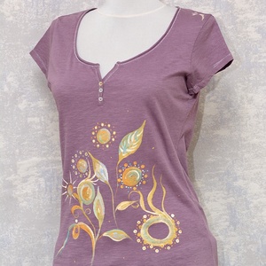 Tricou cu pictură florală, unicat - îmbrăcăminte și modă - haine damă - tricou și top de damă - Artynos.ro