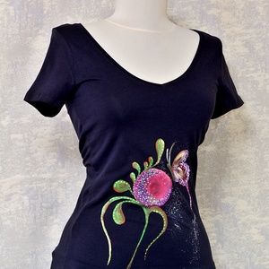 Tricou bleumarin cu pictură florală, unicat - îmbrăcăminte și modă - haine damă - tricou și top de damă - Artynos.ro