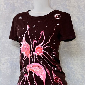 Tricou maro cu pictură florală, unicat - îmbrăcăminte și modă - haine damă - tricou și top de damă - Artynos.ro
