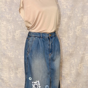 Fustă denim cu pictură florală, unicat - îmbrăcăminte și modă - haine damă - fustă damă - Artynos.ro