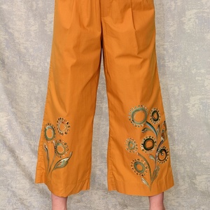 Pantaloni ocru cu pictura florala, unicat - Artynos.ro