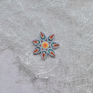 Broșă: Mandală/Floare - bijuterii - mărțișor - Artynos.ro