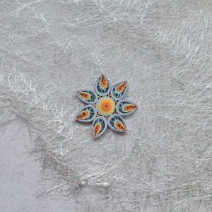 Broșă: Mandală/Floare - bijuterii - mărțișor - Artynos.ro
