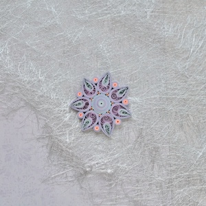 Broșă: Mandală/Floare - bijuterii - mărțișor - Artynos.ro