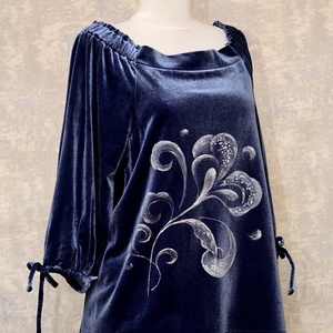 Bluză cu pictură florală, unicat - îmbrăcăminte și modă - haine damă - bluze damă - Artynos.ro