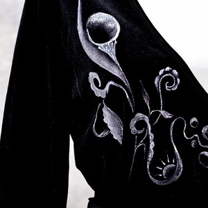 Bluză cu pictură florală, unicat - îmbrăcăminte și modă - haine damă - bluze damă - Artynos.ro