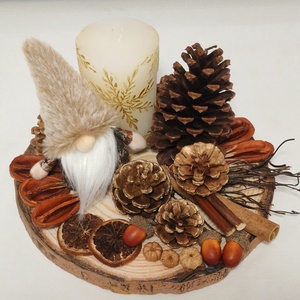 Aranjament rustic handmade, Gnomul Festiv cu lumanare alba si detalii aurii - Artynos.ro