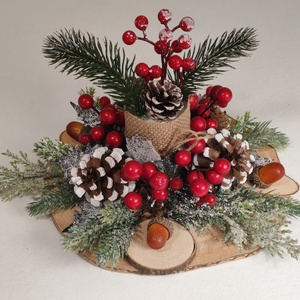 Aranjament Festiv Rustic cu Conuri și Boabe Roșii  Decor Perfect pentru Sărbători  - crăciun - cadouri de moș crăciun - cadouri de moș crăciun - Artynos.ro