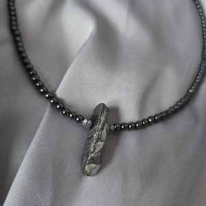 Colier din hematit - bijuterii - coliere - coliere cu pandative - Artynos.ro