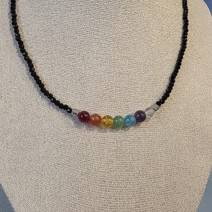 Colier din mărgele negre și cele 7 chakre - bijuterii - coliere - coliere din mărgele - Artynos.ro