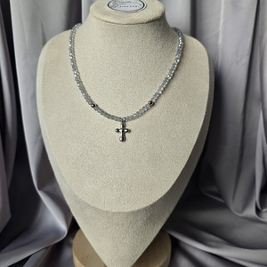 Colier din margele cu pandantiv cruce, Bijuterii, Coliere, Coliere cu pandative, Altele, ARTYNOS