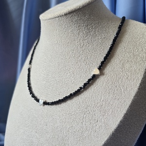 Colier din margele cu inima din hematit - bijuterii - coliere - coliere din mărgele - Artynos.ro