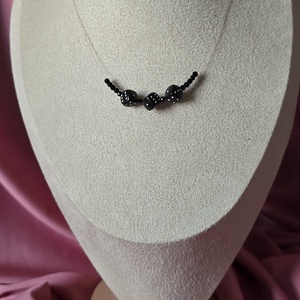 Colier pe fir transparent si margele negre, Bijuterii, Coliere, Coliere din margele, Altele, ARTYNOS
