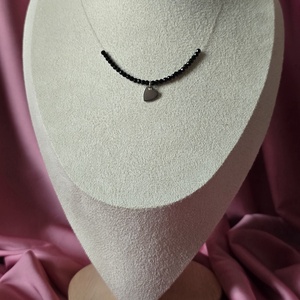 Colier pe fir transparent si margele negre - bijuterii - coliere - coliere din mărgele - Artynos.ro