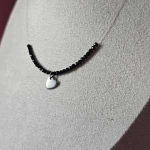 Colier pe fir transparent si margele negre - bijuterii - coliere - coliere din mărgele - Artynos.ro