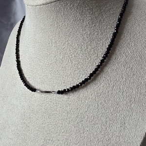 Colier din margele negre - bijuterii - coliere - coliere din mărgele - Artynos.ro