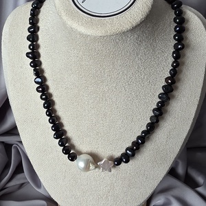 Colier din perle de cultura negre si perla baroca, Bijuterii, Coliere, Coliere din perle, Confectionarea bijuteriilor, ARTYNOS
