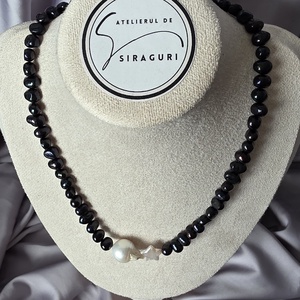 Colier din perle de cultură negre și perlă barocă - bijuterii - coliere - coliere din perle - Artynos.ro