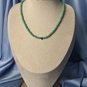 Colier din margele verzi si pandantiv inima, Bijuterii, Coliere, Coliere din margele, Confectionarea bijuteriilor, ARTYNOS