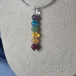 Colier cu cele 7 chakre - bijuterii - coliere - coliere din mărgele - Artynos.ro