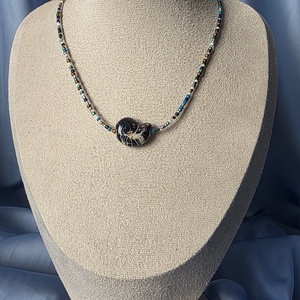 Colier de vara cu pandantiv scoica de ceramica, Bijuterii, Coliere, Coliere din margele, Confectionarea bijuteriilor, ARTYNOS